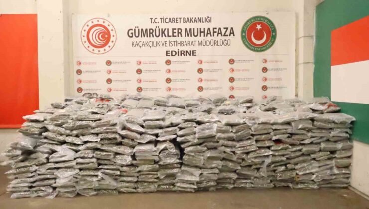 Ticaret Bakanlığı Gümrükler Muhafaza ekiplerinden zehir tacirlerine ağır darbe: 1 ton 413 kilo esrar ele geçirildi