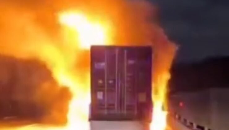 Tır üzerindeki konteyner alev alev yandı
