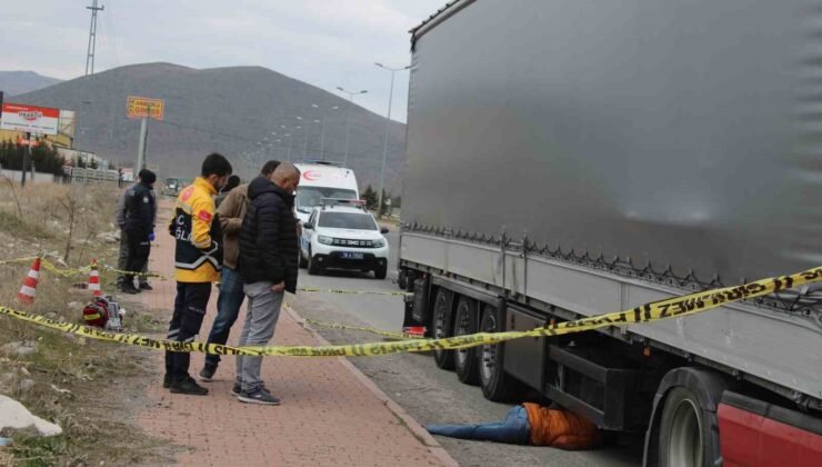 Tırın altında ölü bulundu