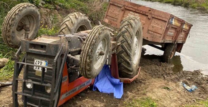 Toprak yolda devrilen traktörün altında kalan sürücü hayatını kaybetti