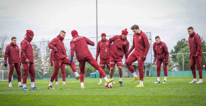 Trabzonspor hazırlıklarını tamamlayarak İstanbul’a hareket etti
