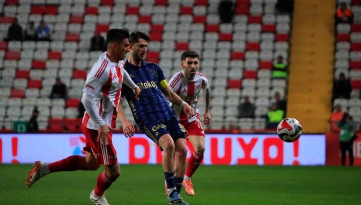 Trendyol Süper Lig: Antalyaspor: 1 – Fenerbahçe: 0  (İlk yarı)