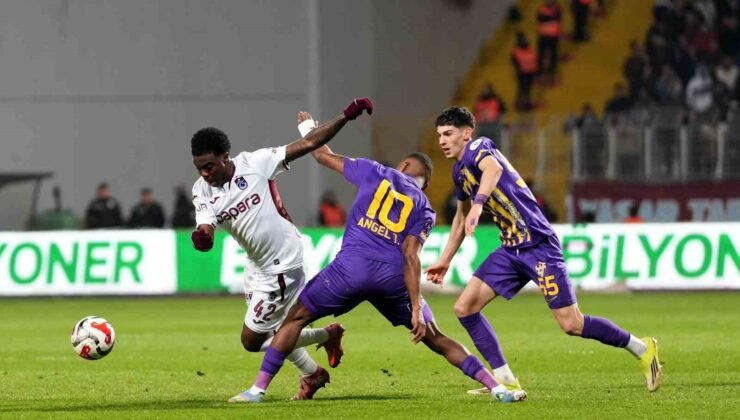 Trendyol Süper Lig: Eyüpspor: 0 – Trabzonspor: 0 (İlk yarı)