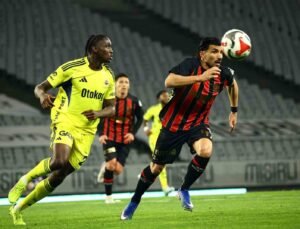 Trendyol Süper Lig: Fatih Karagümrük: 2 – Fenerbahçe: 0 (İlk yarı)