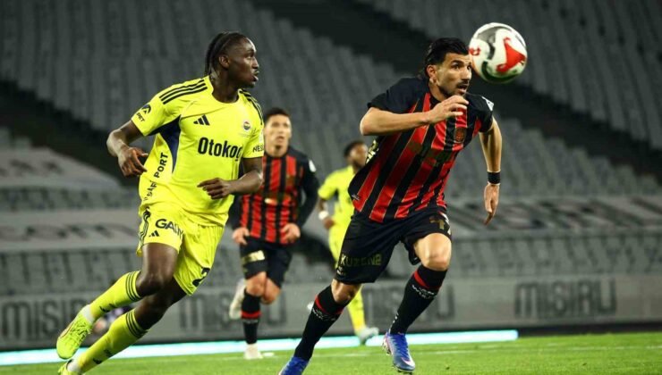 Trendyol Süper Lig: Fatih Karagümrük: 2 – Fenerbahçe: 0 (İlk yarı)