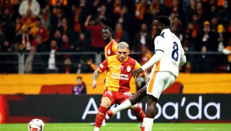 Trendyol Süper Lig: Galatasaray: 0 – RAMS Başakşehir: 0 (Maç devam ediyor)