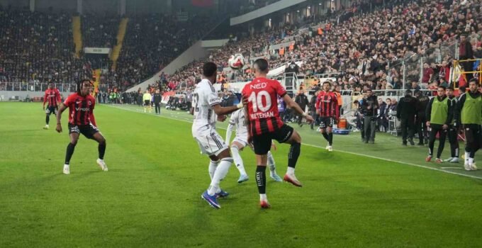 Trendyol Süper Lig: Gençlerbirliği: 0 – Beşiktaş: 0 (İlk yarı)