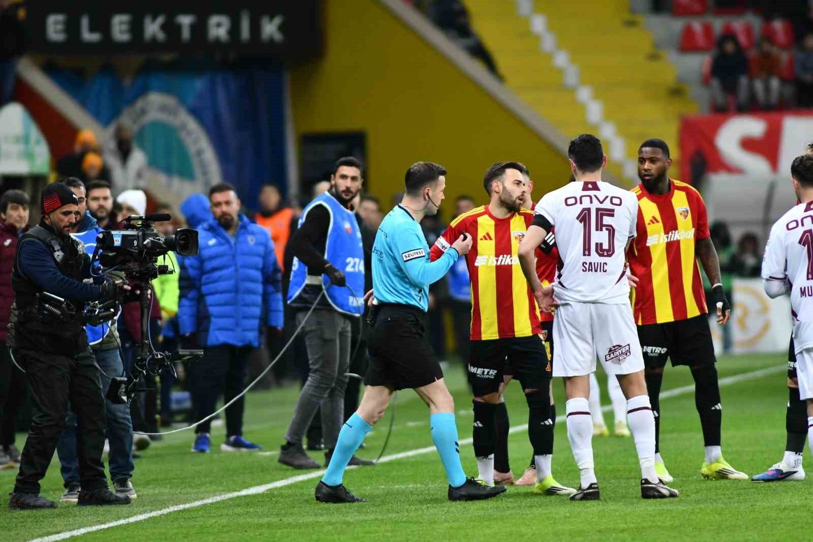 Trendyol Süper Lig: Kayserispor: 0 – Trabzonspor: 1 (Maç devam ediyor)