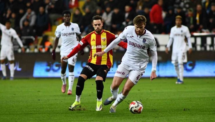 Trendyol Süper Lig: Kayserispor: 0 – Trabzonspor: 2 (İlk yarı)