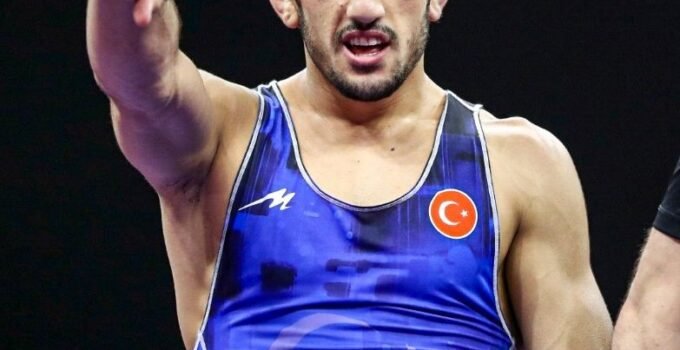 U23 Avrupa Şampiyonası’nda Azat Sarıyar’dan bronz madalya