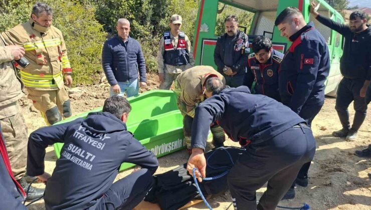 Uçuruma yuvarlanan hafriyat kamyonunun sürücüsü hayatını kaybetti