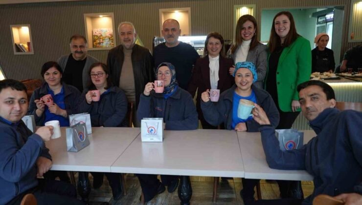 Ünlü oyuncu Çelebi down sedromlu bireylerin çalıştığı kafede