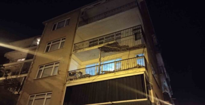 Üsküdar’da binanın balkonunda kısmi çökme meydana geldi