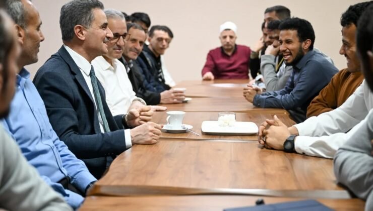 Vali Baruş  öğrencilerle iftar etti