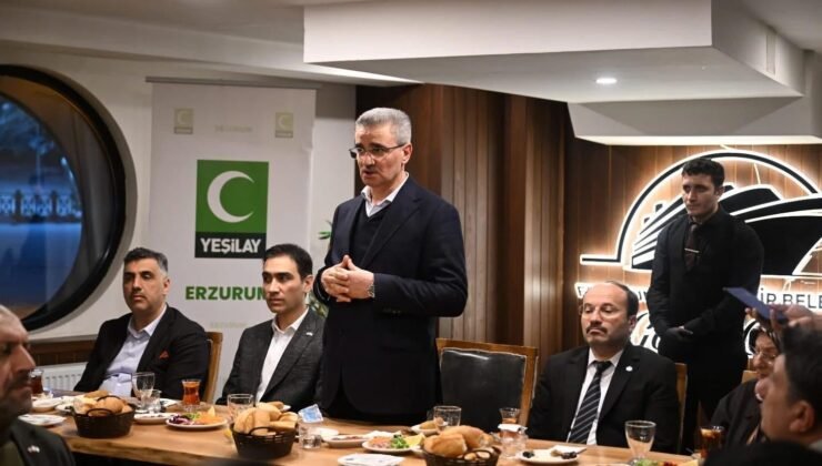 Vali Baruş, Yeşilay’ın iftar programına katıldı