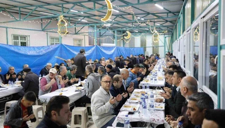 Vali Çağatay, mahalle iftarında vatandaşlarla buluştu