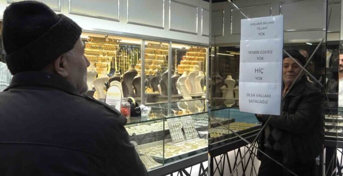 “Vallahi billahi yok” yazısı kuyumcuda izdihamı durduramadı
