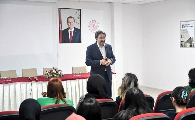 Yeşilay Eskişehir’de “Bağımlılıkla Mücadele” semineri yaptı