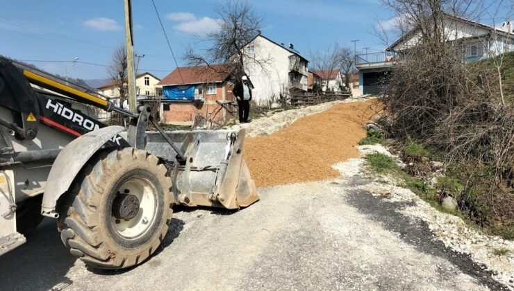 Yığılca’da köy yollarında çalışmalar sürüyor
