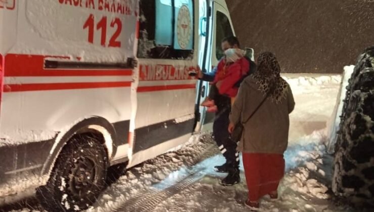 Yoğun kar engel olamadı: Ekipler hastayı 112’ye yetiştirdi