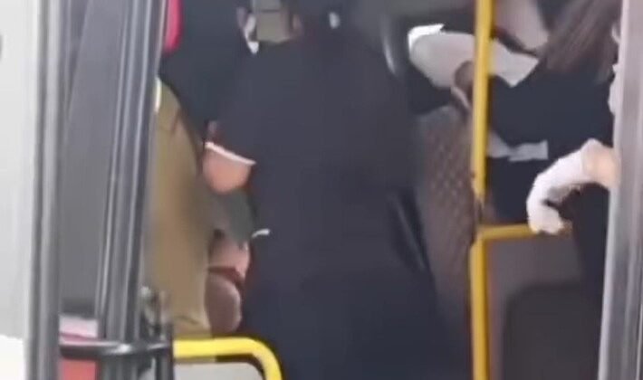 Yolculuk sırasında sancılanan kadın dolmuşta doğum yaptı