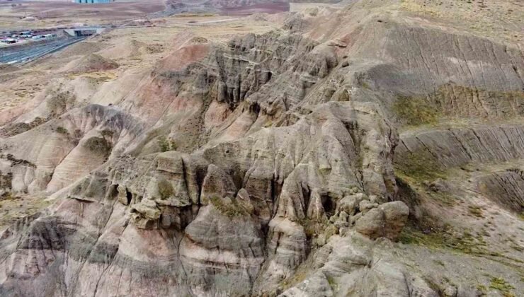 Yozgat’ta yağmur, kar ve rüzgarın şekillendirdiği tepe dron kamerasıyla görüntülendi