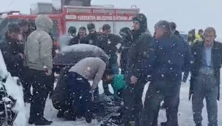 Yüksekova’da kamyonetler çarpıştı: 8 yaralı