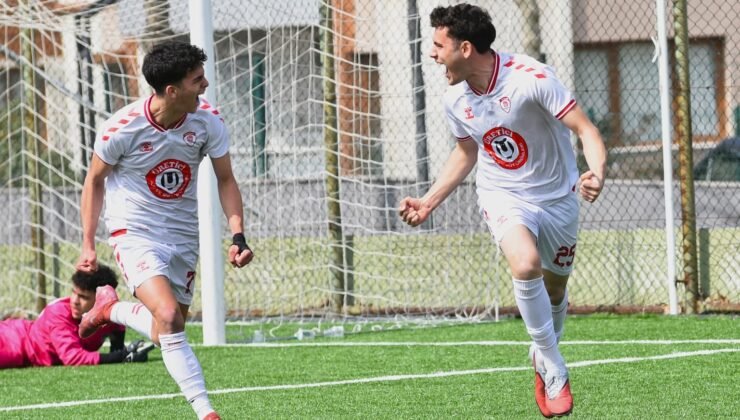 Yunusemre Belediyespor üst üste üçüncü kez şampiyon