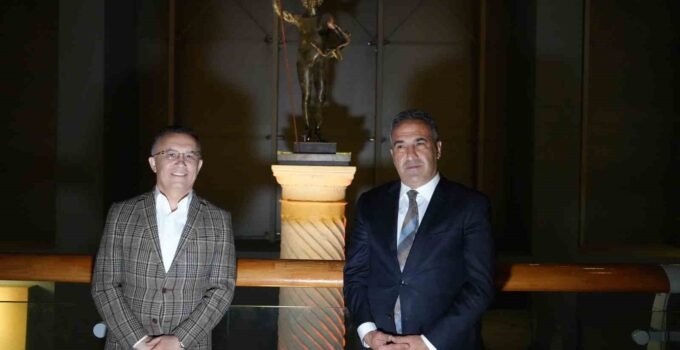 Zeugma Mozaik Müzesi’nde yoğun ilgi gören Mars heykelinin önü genişletildi