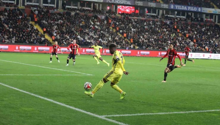 Ziraat Türkiye Kupası: Gaziantep FK: 0 – Fenerbahçe: 1 (İlk yarı)