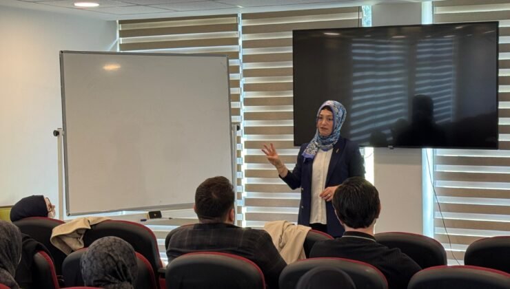 Gençler Tarihin “MAHREM” Perdesini Araladı: İZÜ’de Harem Konferansı