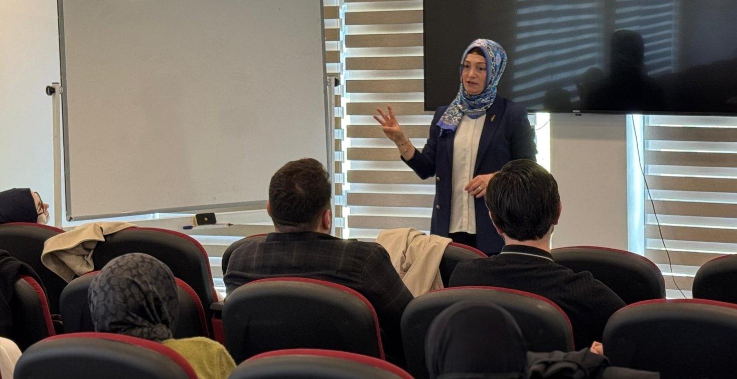 Gençler Tarihin “MAHREM” Perdesini Araladı: İZÜ’de Harem Konferansı